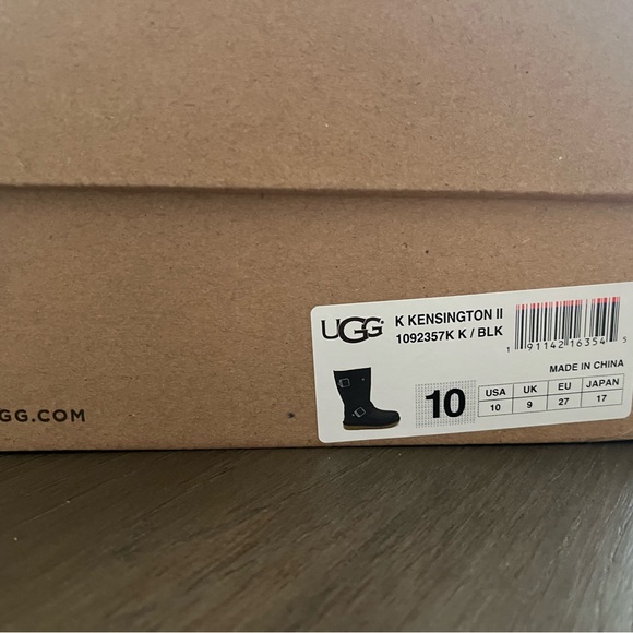 UGG Australia girls Kensington black leather boot with zipper. Size 10 NEW - Picture 2 of 4
